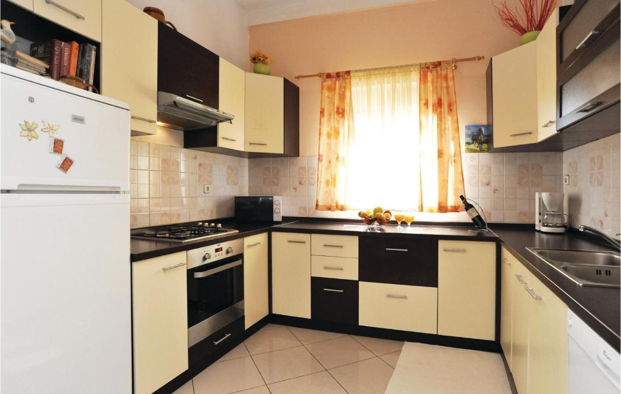 Beautiful Apartment In Maslenica With Kitchen Екстериор снимка