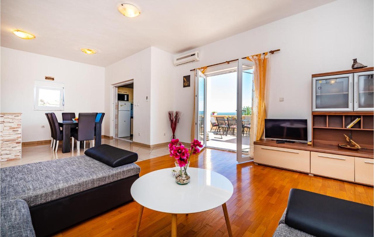 Beautiful Apartment In Maslenica With Kitchen Екстериор снимка