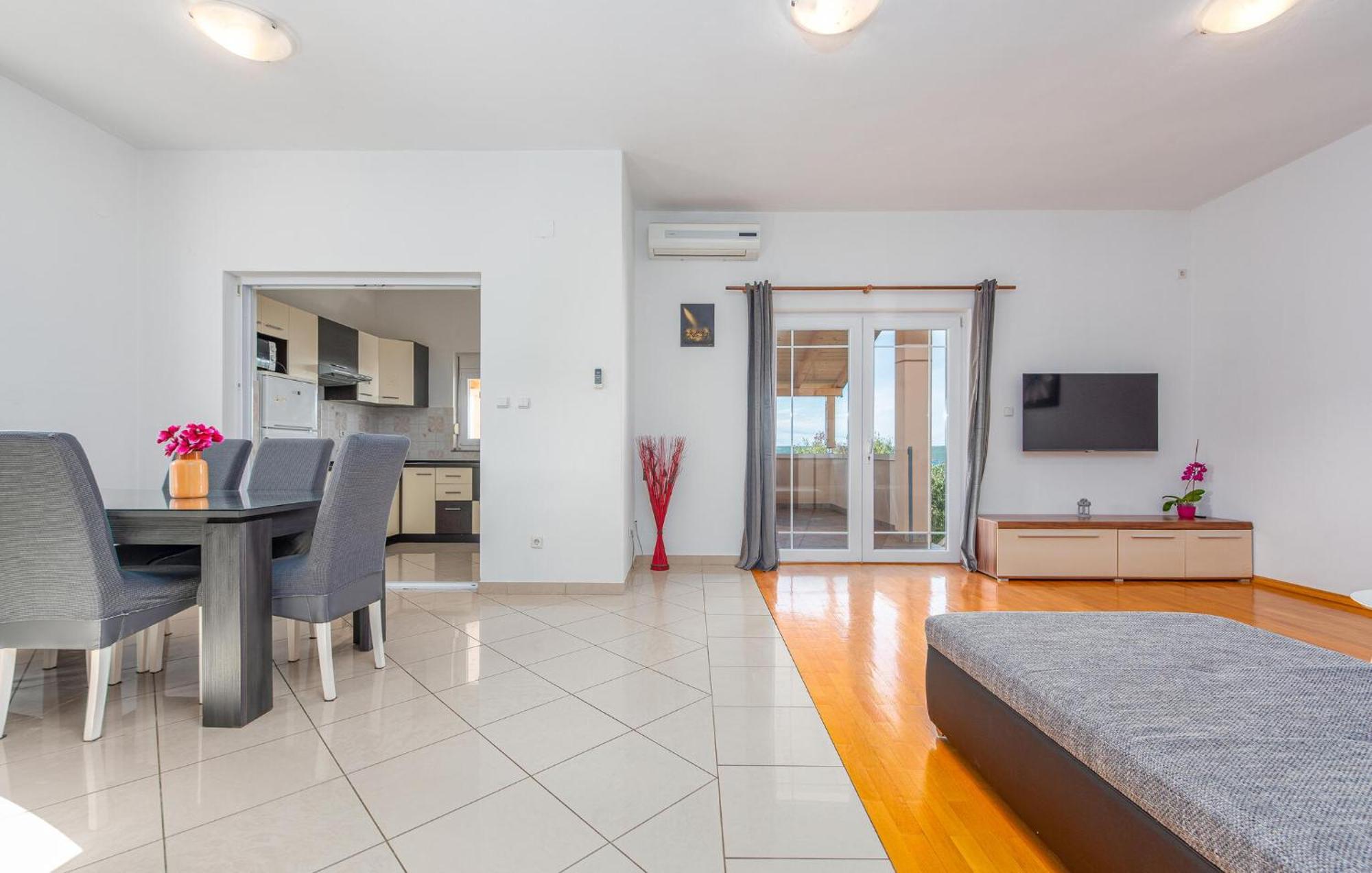 Beautiful Apartment In Maslenica With Kitchen Екстериор снимка
